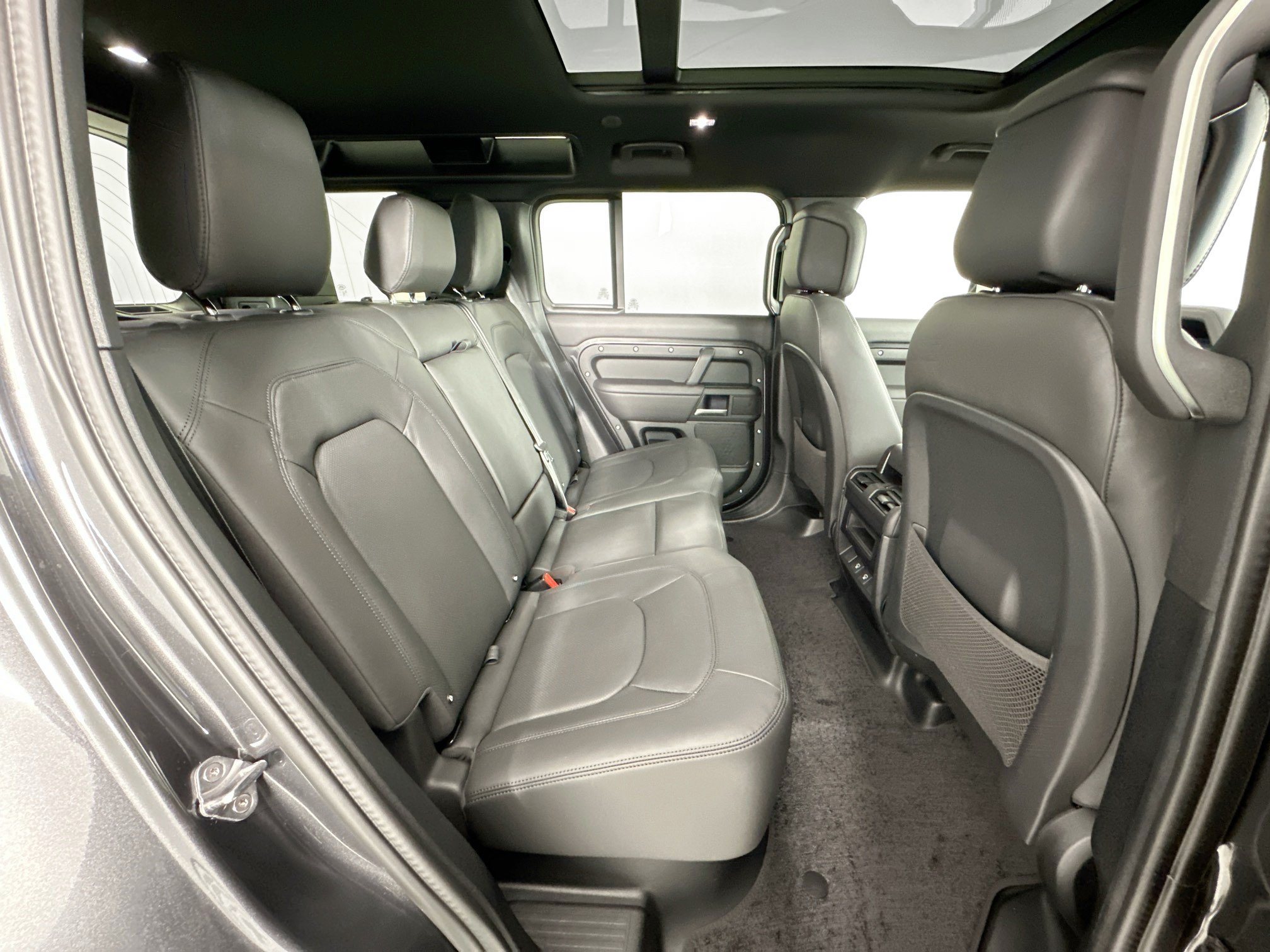 Certified 2025 Land Rover Defender 110 S AWD/4WD image 25
