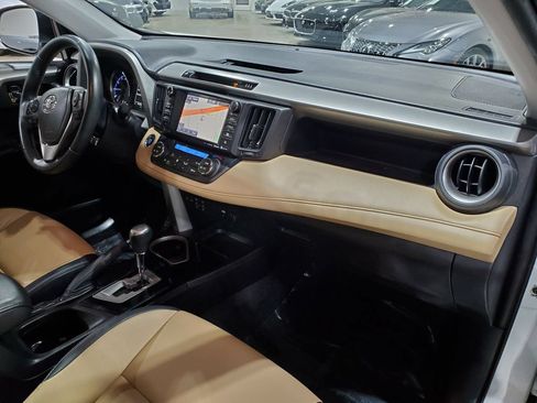 Used 2018 Toyota RAV4 Limited FWD image 14