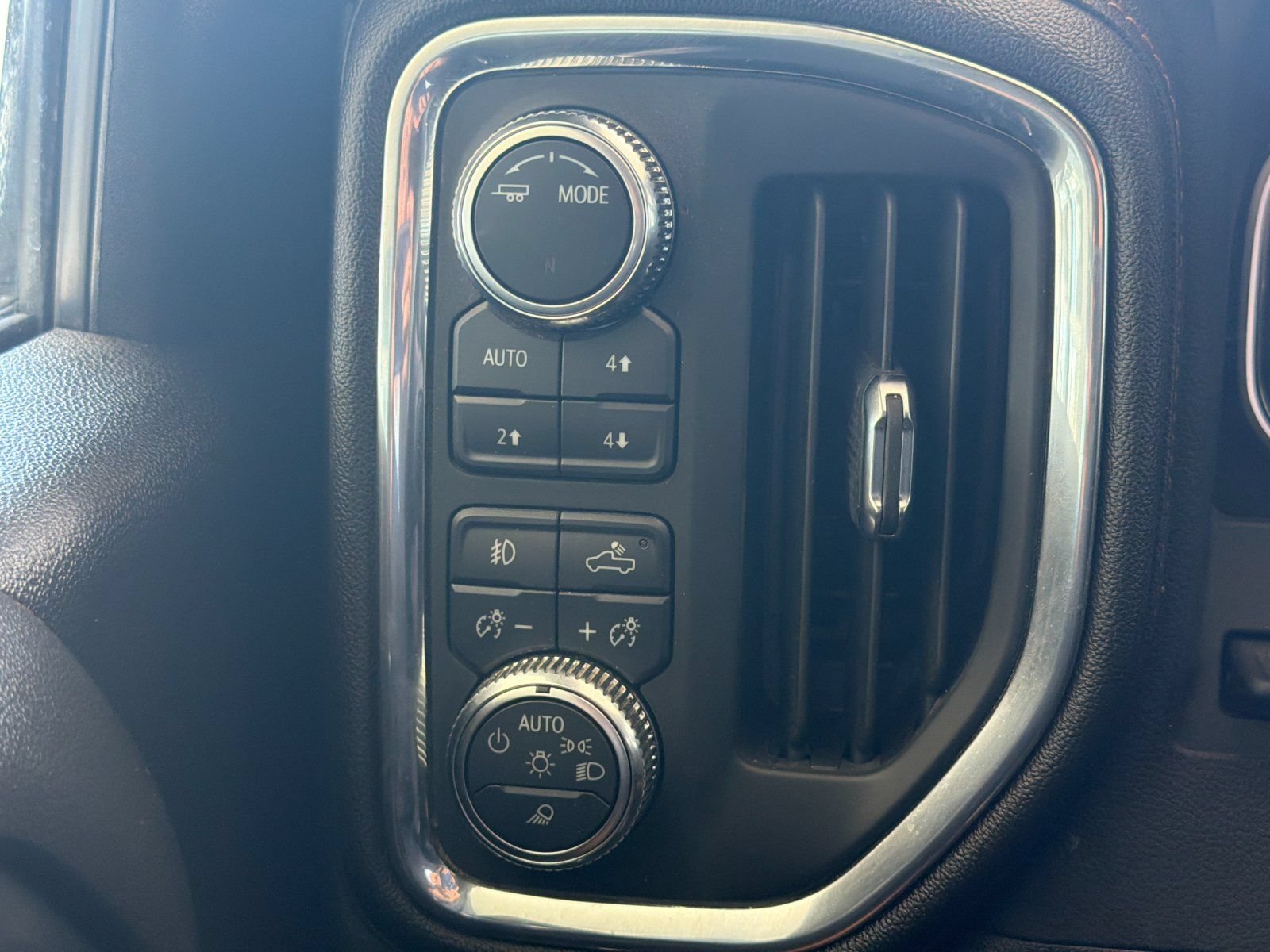 Used 2022 GMC Sierra 2500 AT4 w/ AT4 Premium Plus Package AWD/4WD image 31