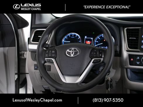Used 2019 Toyota Highlander LE FWD image 27