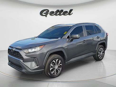 Used 2021 Toyota RAV4 LE image 1