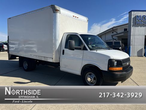 Used 2015 Chevrolet Express 3500 Extended image 1