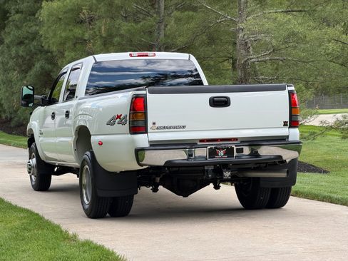 Used 2007 Chevrolet Silverado 3500 LT w/ Heavy-Duty Power Package AWD/4WD image 8