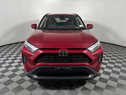 Used 2025 Toyota RAV4 XLE AWD/4WD image 2