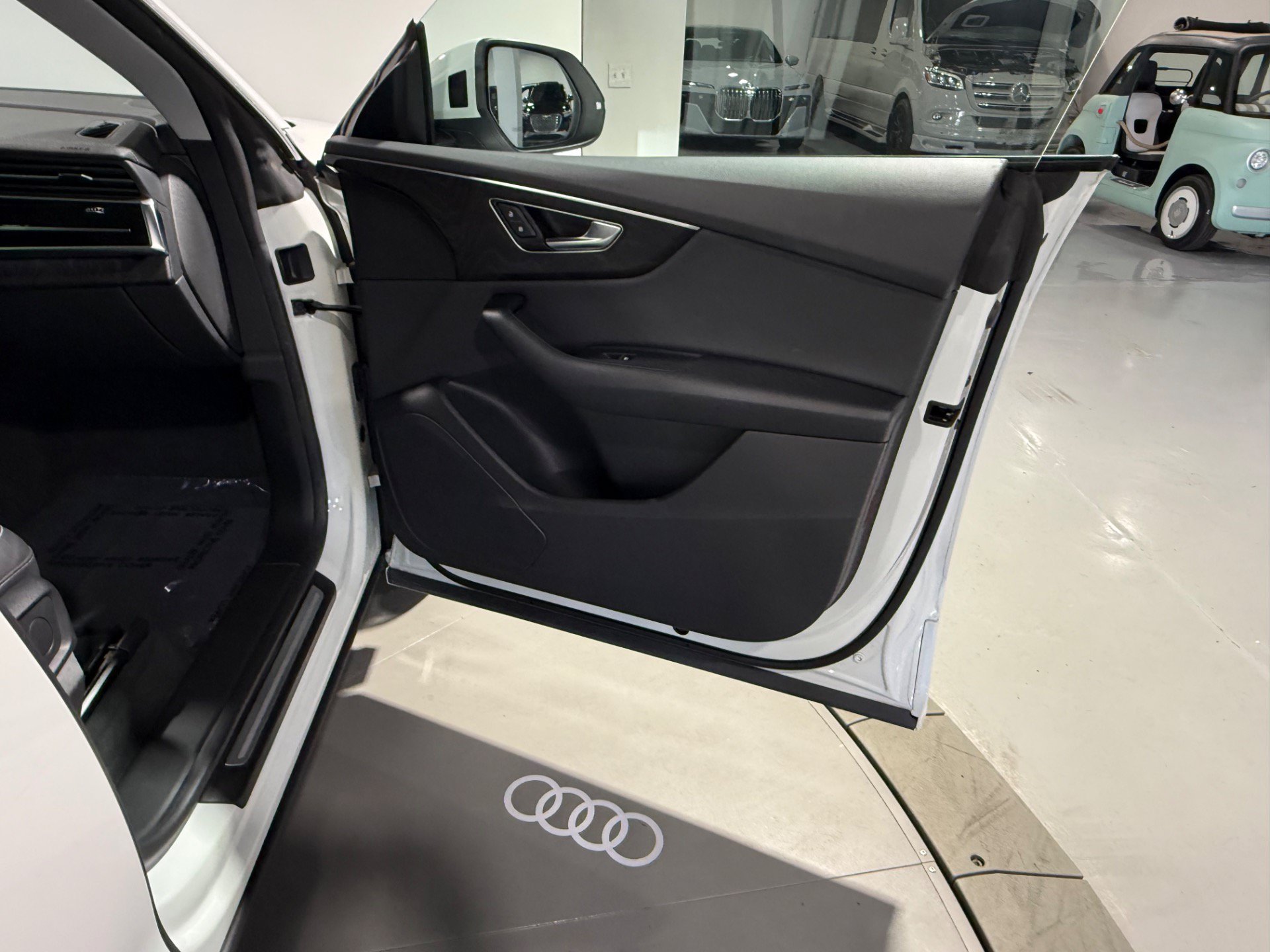 Used 2023 Audi Q8 Premium w/ Convenience Package AWD/4WD image 31