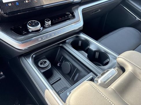 New 2027 Ford Expedition Platinum w/ Stealth Appearance Package AWD/4WD image 32