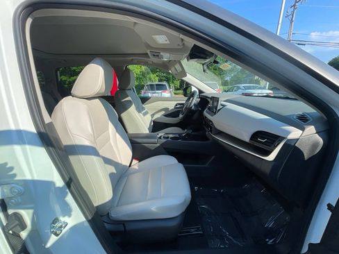 Certified 2023 Nissan Rogue SV w/ SV Premium B Package AWD/4WD image 19