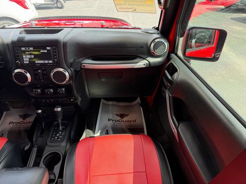 Used 2017 Jeep Wrangler Unlimited Rubicon w/ Connectivity Group AWD/4WD image 23