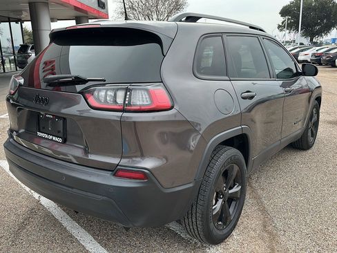 Used 2021 Jeep Cherokee Latitude Plus image 3