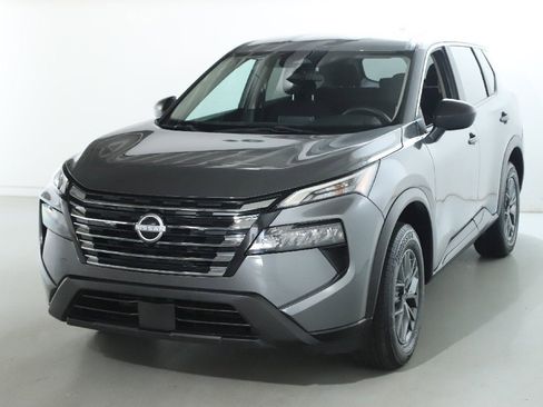 Used 2024 Nissan Rogue S image 4