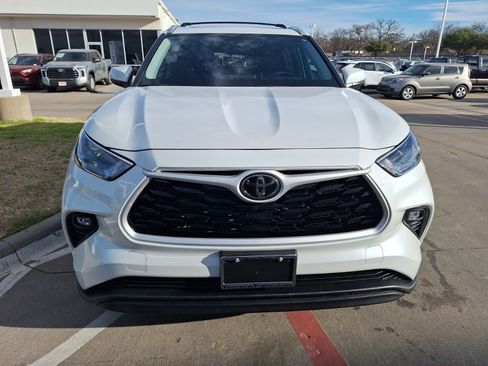 Used 2025 Toyota Highlander XLE image 9