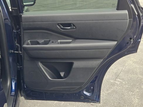 Used 2025 Nissan Pathfinder SV FWD image 10