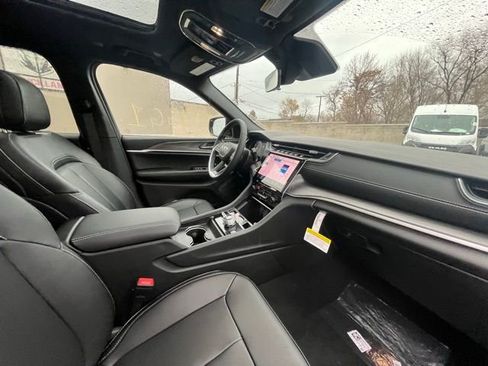 New 2025 Jeep Grand Cherokee L Limited w/ Black Appearance Package image 22