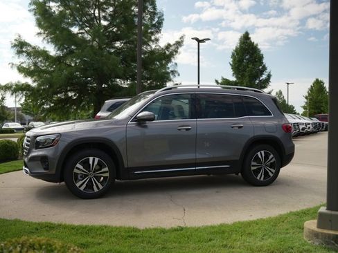 Used 2026 Mercedes-Benz GLB 250 4MATIC image 4