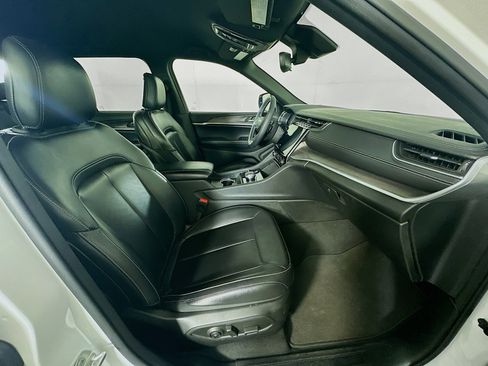 Used 2024 Jeep Grand Cherokee Limited image 33