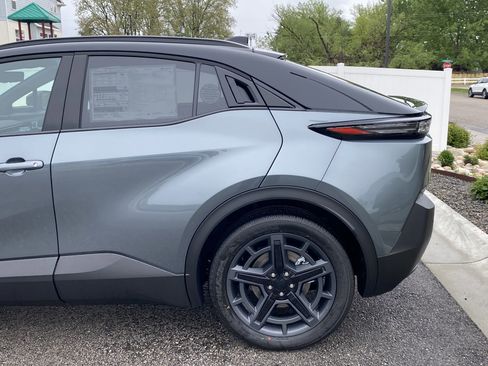 New 2026 Subaru Uncharted AWD image 4
