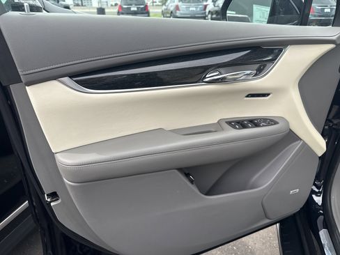 Used 2021 Cadillac XT6 Premium Luxury image 9