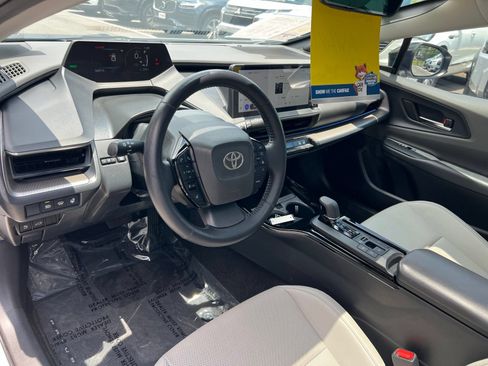 Used 2025 Toyota Prius Limited FWD image 27