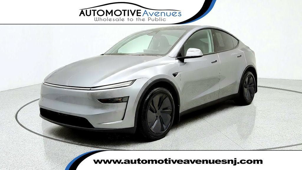 Used 2026 Tesla Model Y Long Range AWD/4WD image 1