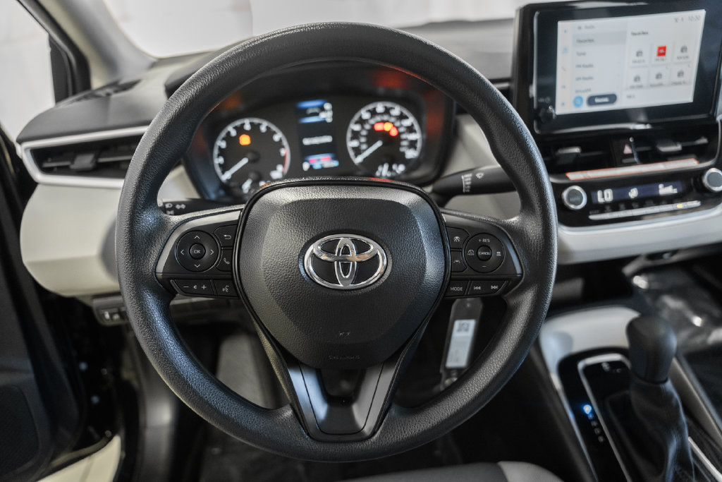 Used 2025 Toyota Corolla LE FWD image 20