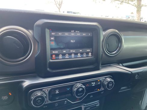 Used 2023 Jeep Gladiator Sport image 28