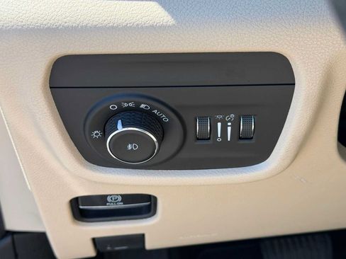 Used 2021 Jeep Grand Cherokee L Limited RWD image 15