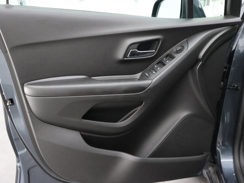 Used 2021 Chevrolet Trax LS w/ Tint and Cruise Package FWD image 35