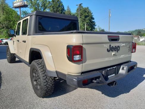 Used 2022 Jeep Gladiator Sport AWD/4WD image 7