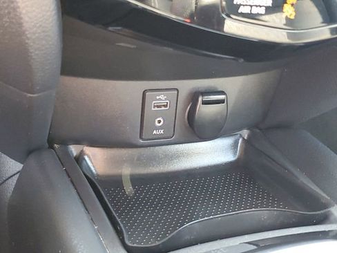 Used 2017 Nissan Rogue SV FWD image 20