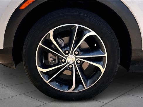 Used 2021 Buick Encore GX Essence image 11