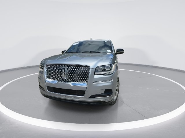 Used 2024 Lincoln Navigator L Reserve AWD/4WD image 3