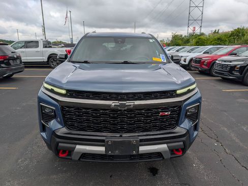 Used 2024 Chevrolet Traverse Z71 AWD/4WD image 2
