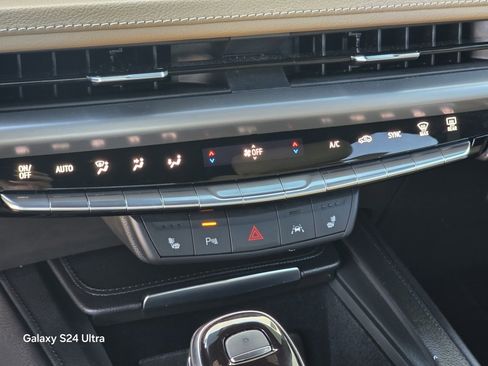 Used 2024 Cadillac XT4 Premium Luxury w/ Cold Weather Package image 27