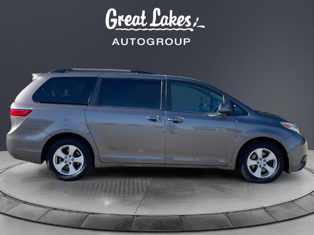 Used 2017 Toyota Sienna LE FWD image 6