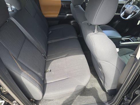 Used 2019 Toyota Tacoma SR5 RWD image 18