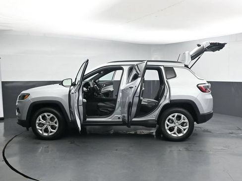 Used 2024 Jeep Compass Latitude AWD/4WD image 35