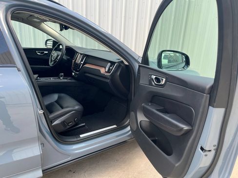 Used 2023 Volvo XC60 B5 Plus AWD/4WD image 16