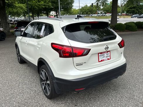Used 2017 Nissan Rogue Sport SL w/ SL Premium Package FWD image 7