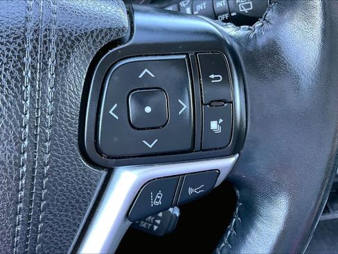 Used 2018 Toyota Highlander XLE image 20