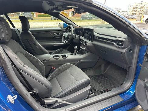 Used 2024 Ford Mustang Convertible image 17