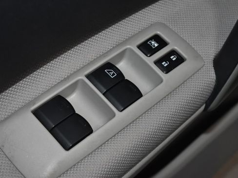 Used 2013 Nissan Rogue S image 5