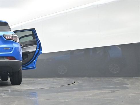 New 2025 Jeep Compass Latitude image 67