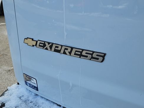 Used 2023 Chevrolet Express 2500 w/ Driver Convenience Package image 5