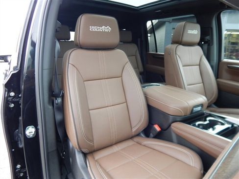 Used 2026 Chevrolet Suburban High Country w/ Sun And Tow Package image 19