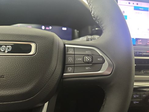 Certified 2023 Jeep Compass Limited w/ Elite Group AWD/4WD image 17