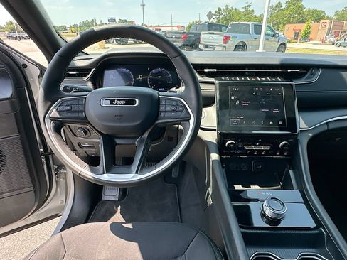 Used 2024 Jeep Grand Cherokee Laredo X w/ Luxury Tech Group I RWD image 17