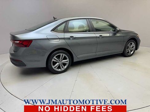 Used 2024 Volkswagen Jetta SE w/ Panoramic Sunroof Package FWD image 5