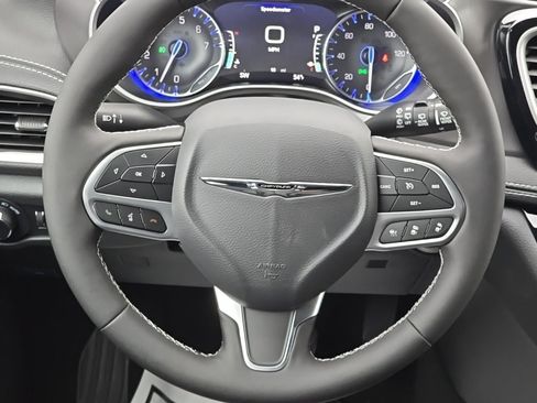 New 2026 Chrysler Pacifica Select image 26