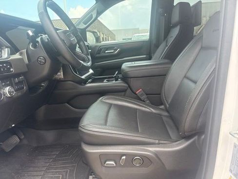 Used 2025 GMC Yukon XL Denali w/ Denali Reserve Package AWD/4WD image 11