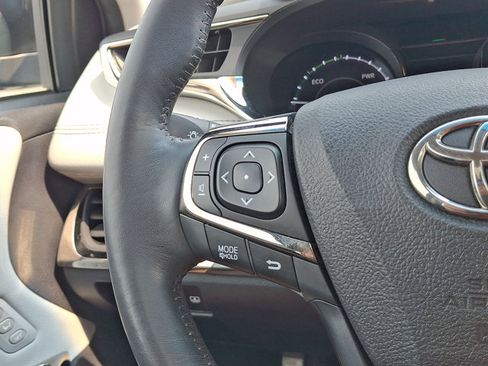 Used 2014 Toyota Avalon Limited FWD image 18